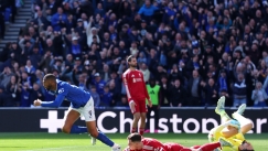 Ανησυχία στη Λίβερπουλ! Στο νοσοκομείο ο Μαμαρντασβίλι μετά τον τραυματισμό του στο ματς με την Έβερτον