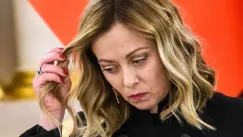 «Πιστοποιημένη ηλίθια, κακή και άσχημη γυναικούλα»: Επίθεση Ρώσου παρουσιαστή στη Μελόνι