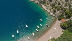 Ξεκινούν τα πρώτα μπάνια: Οι 6 φθηνοί και κοντινοί προορισμοί στην Αθήνα