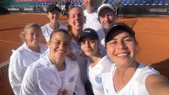 Η εθνική ομάδα συνέχισε τη νικηφόρα πορεία της στον Group II της ευρωαφρικανικής ζώνης του Billie Jean King Cup, που φιλοξενείται στην Μπάνια Λούκα της Βοσνίας/Ερζεγοβίνης. Με τις Μαρία Σάκκαρη και Μάρθα Ματούλα η ελληνική ομάδα νίκησε και τη Φινλανδία με 2-0 για το τέσσερα στα τέσσερα στη διοργάνωση. Η Team Hellas εξασφάλισε την 1η θέση στον όμιλό της και το Μ. Σάββατο (11/4) με αντίπαλο τη Νότια Αφρική (2η στον άλλον όμιλο) θα παίξει για την άνοδό της στην 1η κατηγορία της διοργάνωσης. Στο tie με τη Φ