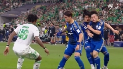 Σκέτη ποίηση: Συμπαίκτες συγκρούστηκαν μεταξύ τους και γκρέμισαν ακόμη έναν παίκτη της ομάδας τους