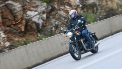 Οδηγήσαμε το διαχρονικά μεταμοντέρνο Triumph Bonneville T100 του 2026