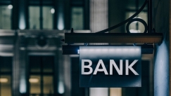 Μισθοί άνω του 1 εκατ. ευρώ για 25 Έλληνες τραπεζίτες