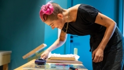 Οι «Αφυπνίσεις» της Βαλεντίνης Μαυροδόγλου