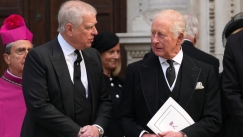 Ο Άντριου «φυγάδευσε» τη Σάρα μέσα στη νύχτα - Οργή στο Μπάκιγχαμ, αηδιασμένος ο βασιλιάς Κάρολος