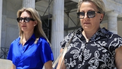 Μήνυμα στήριξης της Ντόλκα στην Καρυστιανού: «Φάτους τα συκώτια, πριν φάνε κι άλλους νέους»