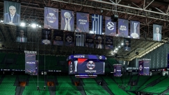 Στη θέση τους τα λάβαρα των Παύλου και Θανάση Γιαννακόπουλου στο T-Center
