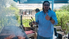 Οικογενειακό τραπέζι στην Κηφισιά με... ψήστη Λέτο 