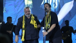 «Κουπάτοι» ΑΕΚτζήδες και στα μπουζούκια με συγχαρητήρια από Αργυρό!