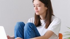 Όσοι κάνουν ασταμάτητα αναρτήσεις σε ομάδες του Facebook, έχουν 9 κοινά χαρακτηριστικά