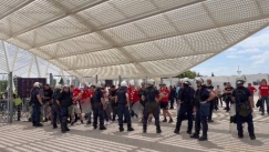 Η πρώτη «συνάντηση» οπαδών του Ολυμπιακού με της Φενέρ στις θύρες έξω από το T - Center