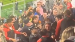 Το ξύλο της αρκούδας στα μπαράζ της Serie B: Τα επίσημα μετατράπηκαν σε ρινγκ (vid)