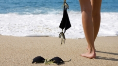 Γαλλία: Σύγκρουση γυμνιστών και swingers στο μεγαλύτερο γυμνιστικό θέρετρο του κόσμου (vid)