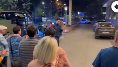 Θερμή υποδοχή της Βαλένθια στο ξενοδοχείο τους στη Αθήνα