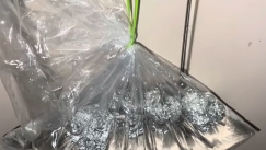 Το viral κόλπο με το αλουμινόχαρτο για να απαλλαχτείτε από τις μύγες το καλοκαίρι