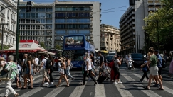 «Τους θεωρούσαμε ψωνάρες»: Ρωτήσαμε πώς είναι οι Αθηναίοι στα μάτια όσων έχουν μεγαλώσει στην επαρχία