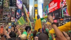 Μετέτρεψαν την «Times Square» σε... Βραζιλία οι φίλοι της Σελεσάο!