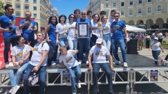 Θεσσαλονίκη: Παγκόσμιο ρεκόρ Γκίνες με 830 άτομα να χορεύουν ταυτόχρονα ζεϊμπέκικο