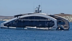 «This is it»: Το φουτουριστικό superyacht των 46 εκατ. που μαγνητίζει τα βλέμματα στη Μύκονο (vid)