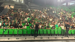 Παίρνουν θέση στις κερκίδες οι φίλοι του Παναθηναϊκού για να αποθεώσουν τον Ομπράντοβιτς
