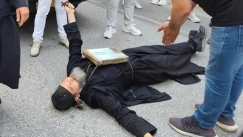 Απρόοπτο στο Pride της Θεσσαλονίκης: Ρασοφόρος ξάπλωσε στον δρόμο και φώναζε «ΜΕΤΑΝΟΕΙΤΕ» (vid)
