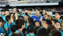 Οι Έλληνες διεθνείς έγιναν μια μεγάλη αγκαλιά με παιδιά ακαδημιών στο Ηράκλειο