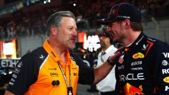 Ξεκίνησαν το «φλερτ» Φερστάπεν και McLaren