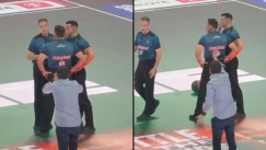 Ο Γιαννακόπουλος κατέβηκε μέχρι το παρκέ και διαμαρτυρήθηκε στους διαιτητές σε διάρκεια τάιμ-άουτ