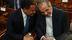 Η τρικλοποδιά Άδωνι στον Σαμαρά - Tι προσέχει ο Κυριάκος