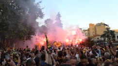 Οι Ενωσίτες έκαναν «πάρτι» στις Σέρρες για το τρόπαιο και μετά καθάρισαν την πλατεία