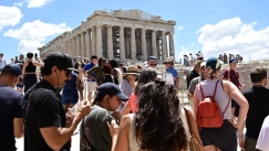 Αποκαλυπτικό ρεπορτάζ της Liberation για την Ακρόπολη: «Αναγκάζονται να ουρήσουν ανάμεσα στα μάρμαρα»