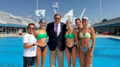 Οι τρίδυμες αδελφές Αλεξανδρή ξανά με τα χρώματα της Ελλάδας