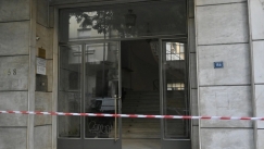 «Έπιασα το κεφάλι μου, τα κορίτσια έβαλαν τα κλάματα»: Η μαρτυρία του θυρωρού που βρήκε νεκρό τον Σταύρο Γεωργίου