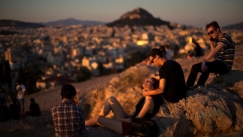 Greek family: Πόσοι τριαντάρηδες μένουν ακόμη με τους γονείς τους