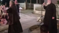 Αποθέωση σε πανηγύρι στις Σέρρες: Ιερέας τραγούδησε Τσιτσάνη και ένας άλλος χόρεψε ζεϊμπέκικο (vid)