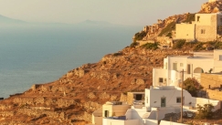 Ρωτήσαμε το ChatGPT ποιο είναι το πιο φθηνό νησί των Κυκλάδων για διακοπές τον Αύγουστο