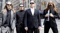 O Phil Anselmo χωρίς φίλτρο: μαθήματα heavy metal, κινητά τηλέφωνα και Metallica επί σκηνής 