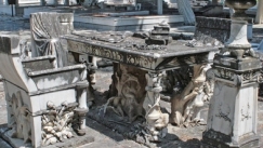 Το τελευταίο δείπνο της οικογένειας Κοντού - Ο ανατριχιαστικός τάφος «τραπεζαρία» του Βόλου (vid)
