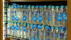 Τέλος οι εξάδες νερών και αναψυκτικών στα σούπερ μάρκετ; Η μεγάλη αλλαγή που φέρνει η ΕΕ 
