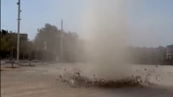Μικρός «ανεμοστρόβιλος» στο ΟΑΚΑ - Τι είναι ο «Dust Devil» που σηκώνει σκόνη στον αέρα - Βίντεο