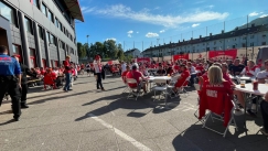 Ποδοσφαιρική γιορτή έξω από το Brann Stadion λίγο πριν από το Μπραν - ΠΑΟΚ