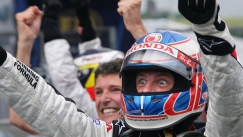 Σαν Σήμερα: Η παρθενική νίκη του Μπάτον στην F1 (vid)