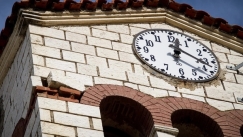 Ιερέας έπιασε ζευγάρι να κάνει σεξ σε παρεκκλήσι: Η αντίδραση - έκπληξη με τα 100 ευρώ