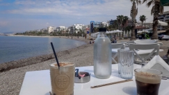 Γιατί πίνουμε ακριβό καφέ στην Ελλάδα;