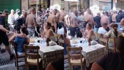 Εκατοντάδες οπαδοί της Λέφσκι έβγαλαν τις μπλούζες τους, κατέκλυσαν το Μοναστηράκι και τραγουδούσαν συνθήματα