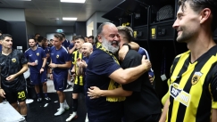 Στα αποδυτήρια ο Ηλιόπουλος, πανηγύρισε με τους παίκτες την πρόκριση στο Champions League