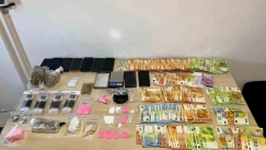 Εξάρθρωση οργάνωσης διακίνησης ναρκωτικών στην Μύκονο: Κατασχέθηκαν ροζ κοκαΐνη, ecstasy και χιλιάδες ευρώ