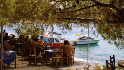 To ξεχασμένο από τον χρόνο νησί που είναι τόσο κοντά αλλά και τόσο μακριά από την Αθήνα