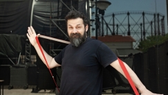 Ο Σπύρος Γραμμένος στο Gazzetta: «Εμείς περνάμε απ’ την ζωή, φεύγουμε, αλλά η μουσική μένει»