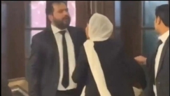 Ολέθριο λάθος: Παντρεμένος χαρίζει δώρο που κέρδισε σε συνάδελφό του - Η γυναίκα του καταφτάνει 